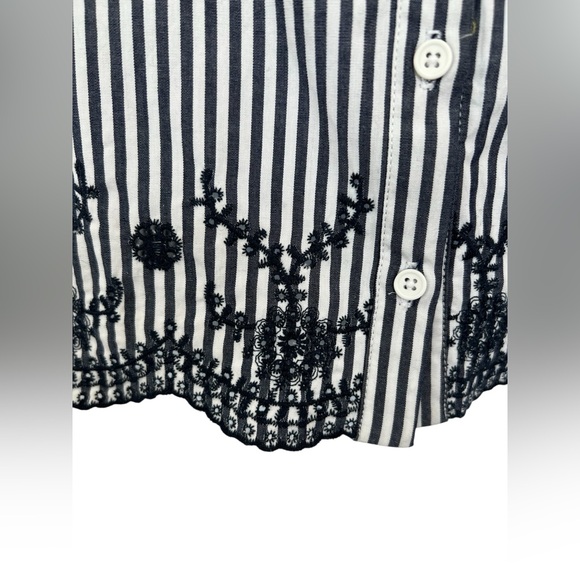 🆕 💙 NWT BB Dakota Navy & White Stripe Embroidered Off-Shoulder Crop Top |  XS - Picture 5 of 8